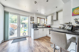 Kitchen dining- click for photo gallery